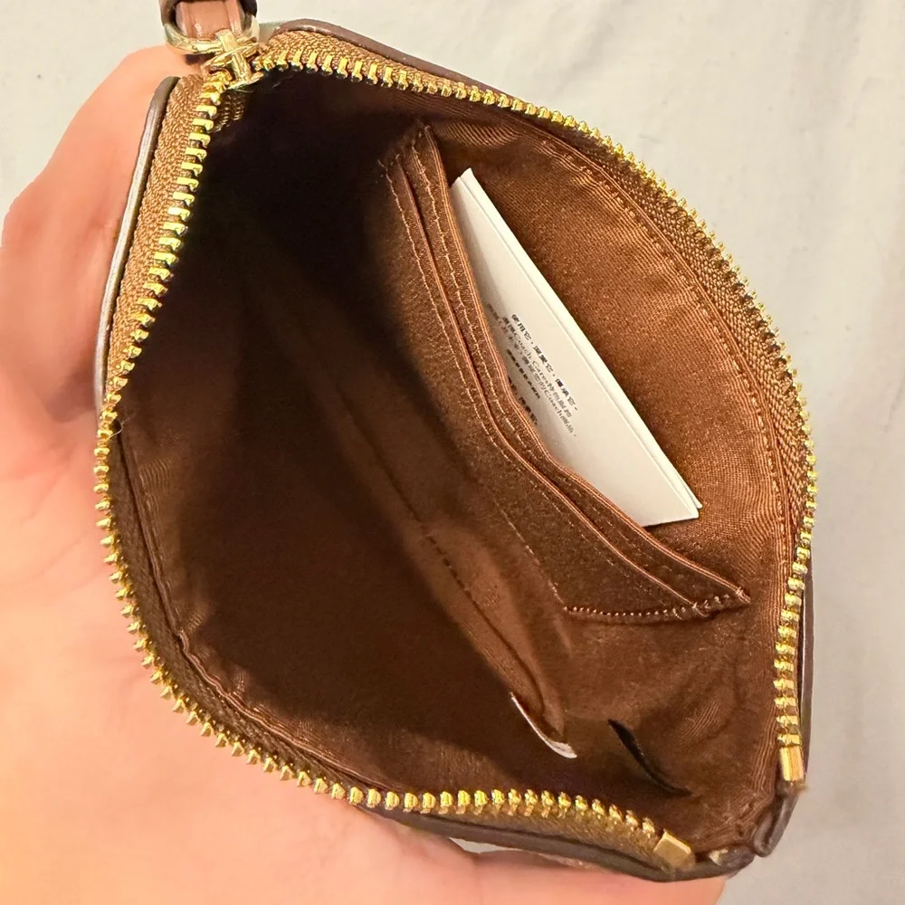 NWT Coach Wristlet - Picture 3 of 4